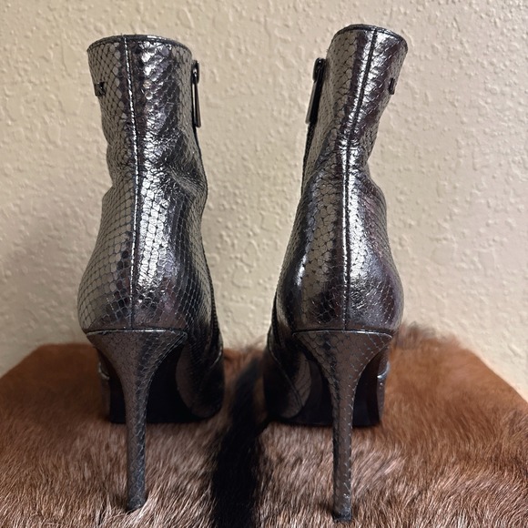 Michael Kors $225‎ Blaine 7 Silver Metallic Snake Embossed Leather Ankle Boot - Picture 5 of 9